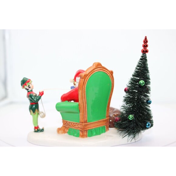 Dept 56 Snow Village - Santa Comes to Town - 2006 - Picture 3 of 4